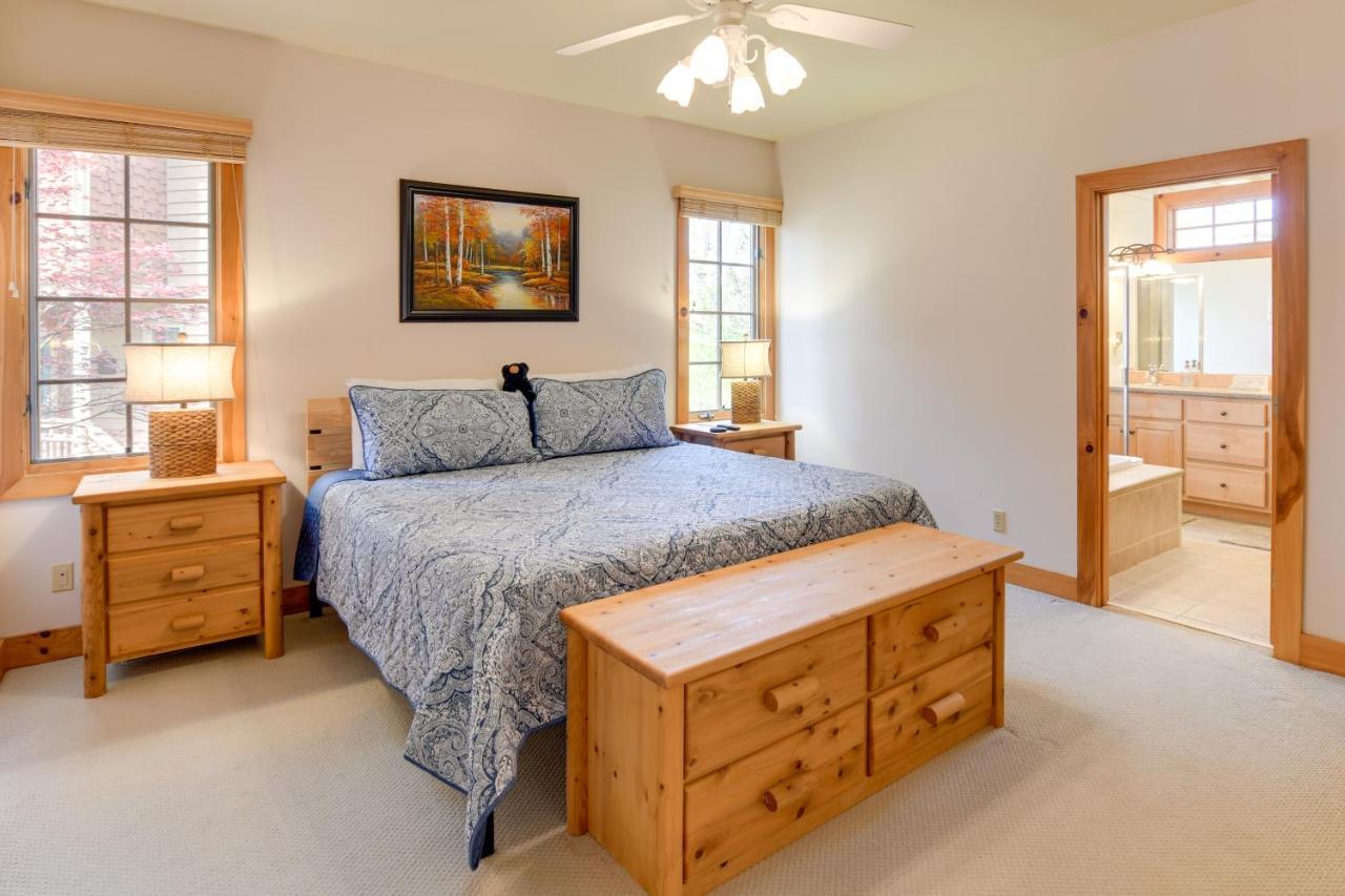 Inviting Cashiers Condo Deck And Golf Course Views! Exterior photo