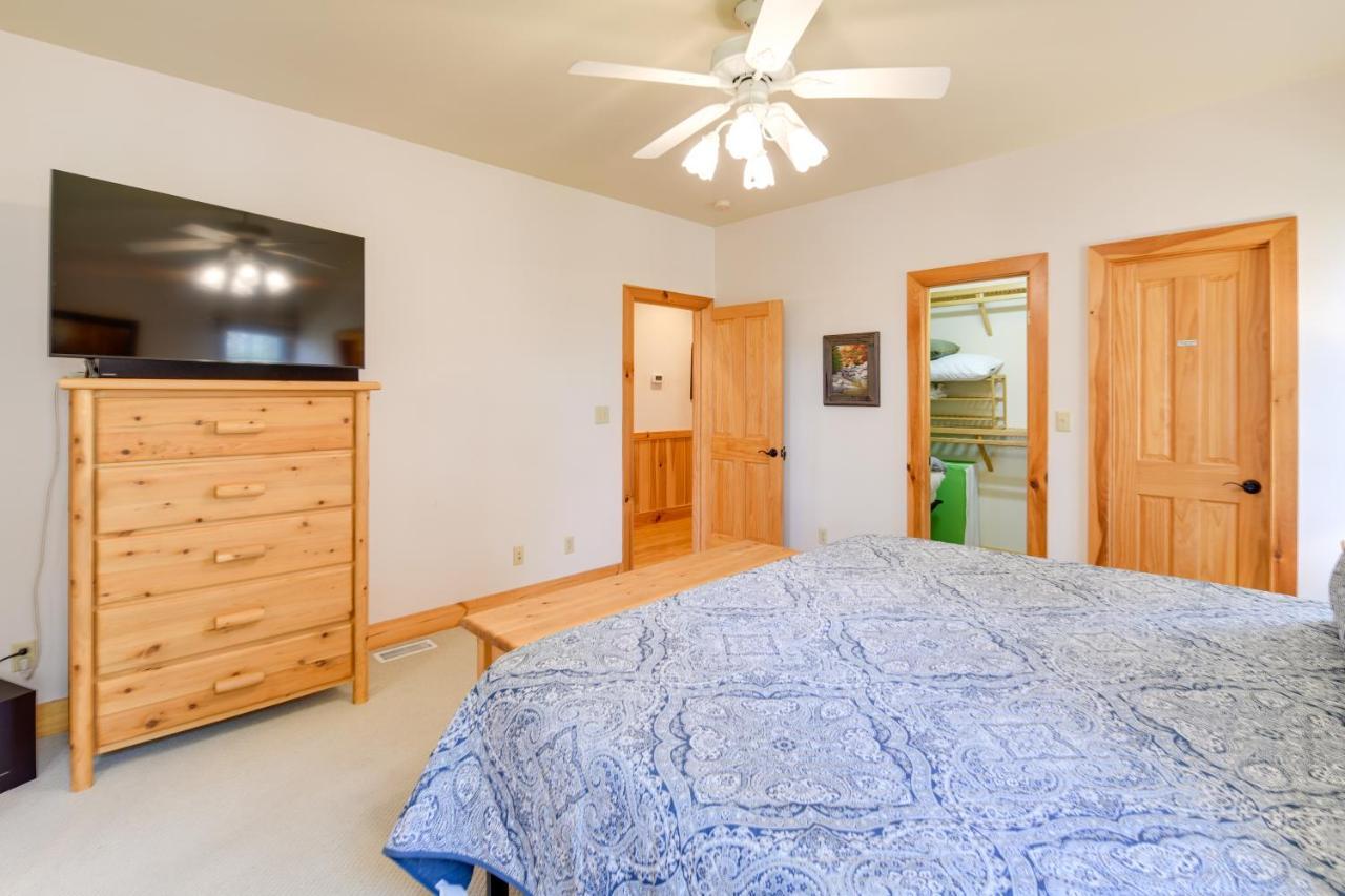 Inviting Cashiers Condo Deck And Golf Course Views! Exterior photo