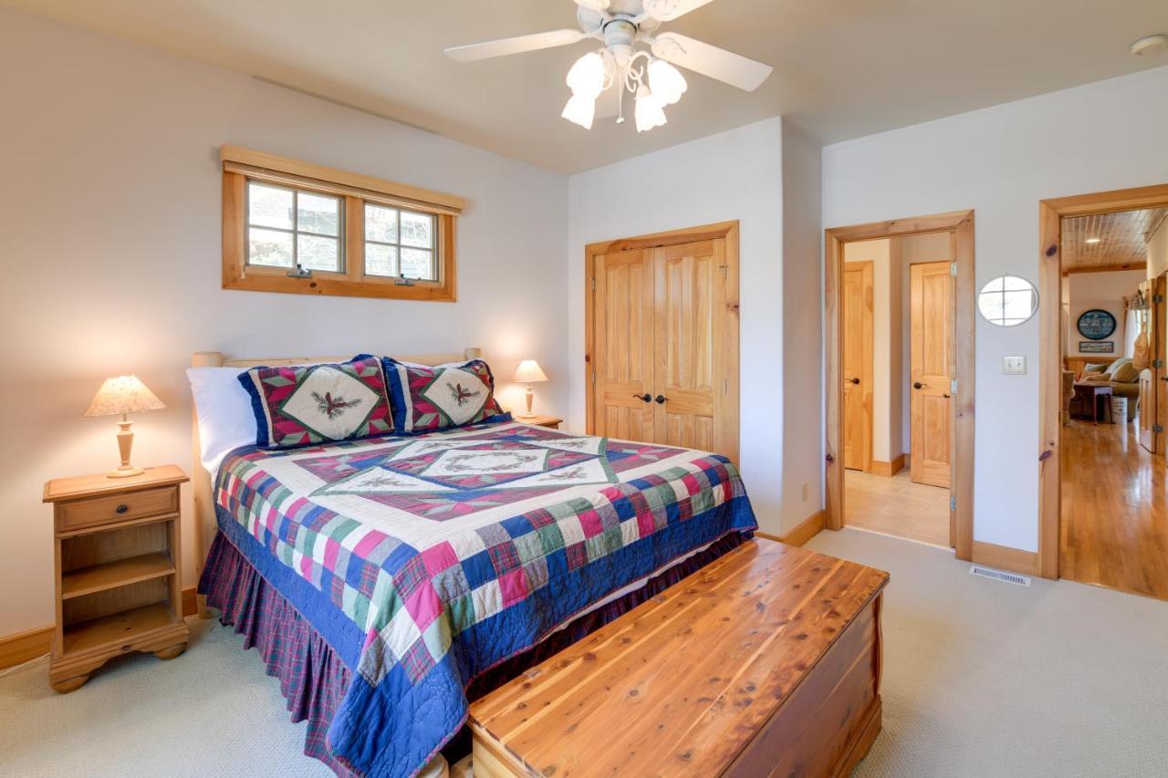 Inviting Cashiers Condo Deck And Golf Course Views! Exterior photo